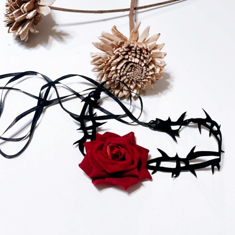 Red rose choker M303